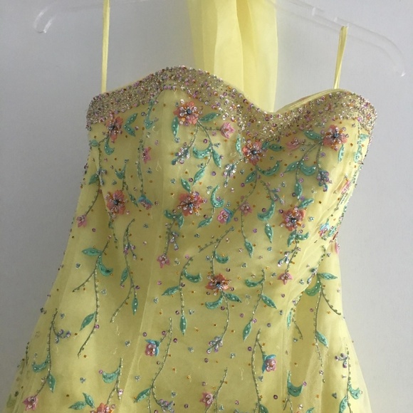 Gown - Picture 5 of 5